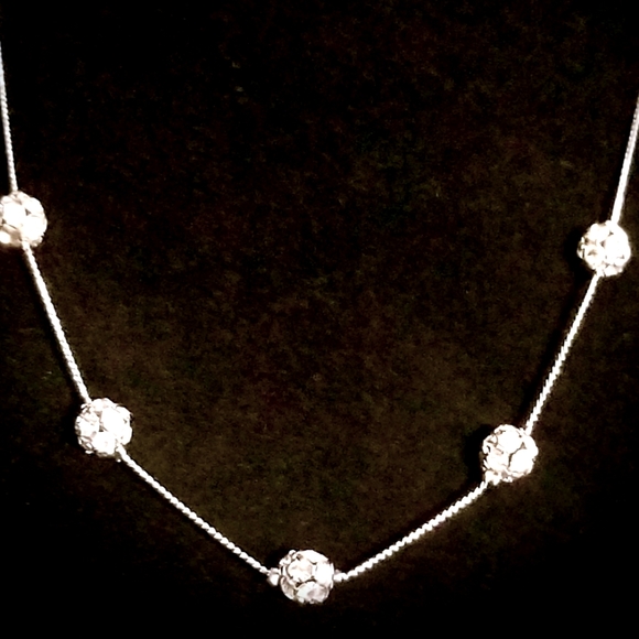 NWT, Lia Sophia Silvertone Crystal Ball necklace - Picture 3 of 6